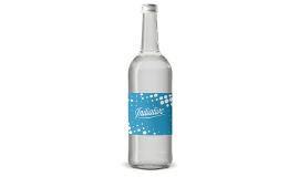Glazen flessen met 750 ml bronwater
